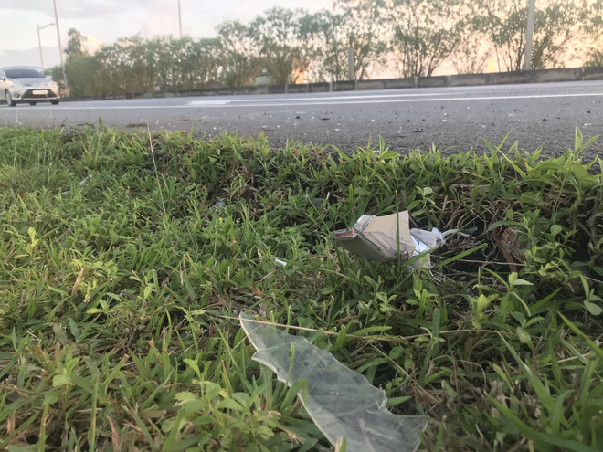 Hiện trường vụ tài xế Lexus biển tứ quý 8 bị xe tải đâm tử vong khi làm việc với CSGT Hiện trường vụ tài xế Lexus biển tứ quý 8 bị xe tải đâm tử vong khi làm việc với CSGT