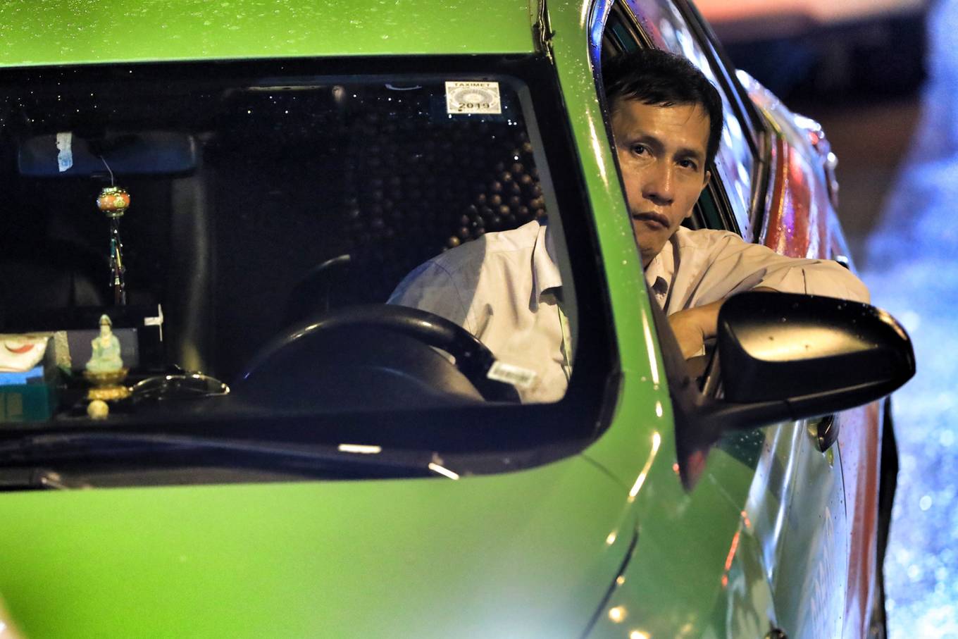 Trung tâm Sài Gòn kẹt cứng trong chiều mưa