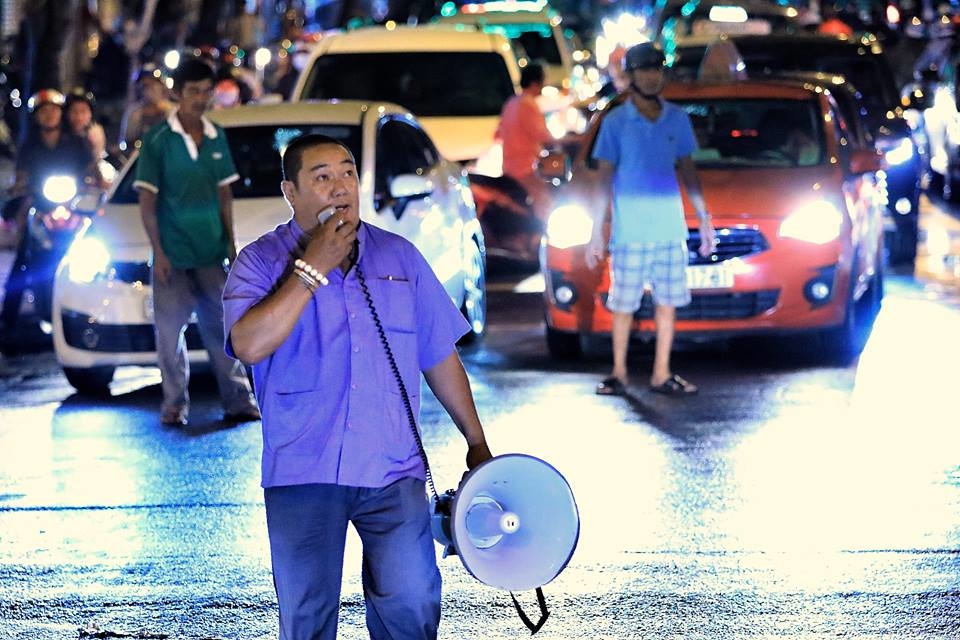 Trung tâm Sài Gòn kẹt cứng trong chiều mưa