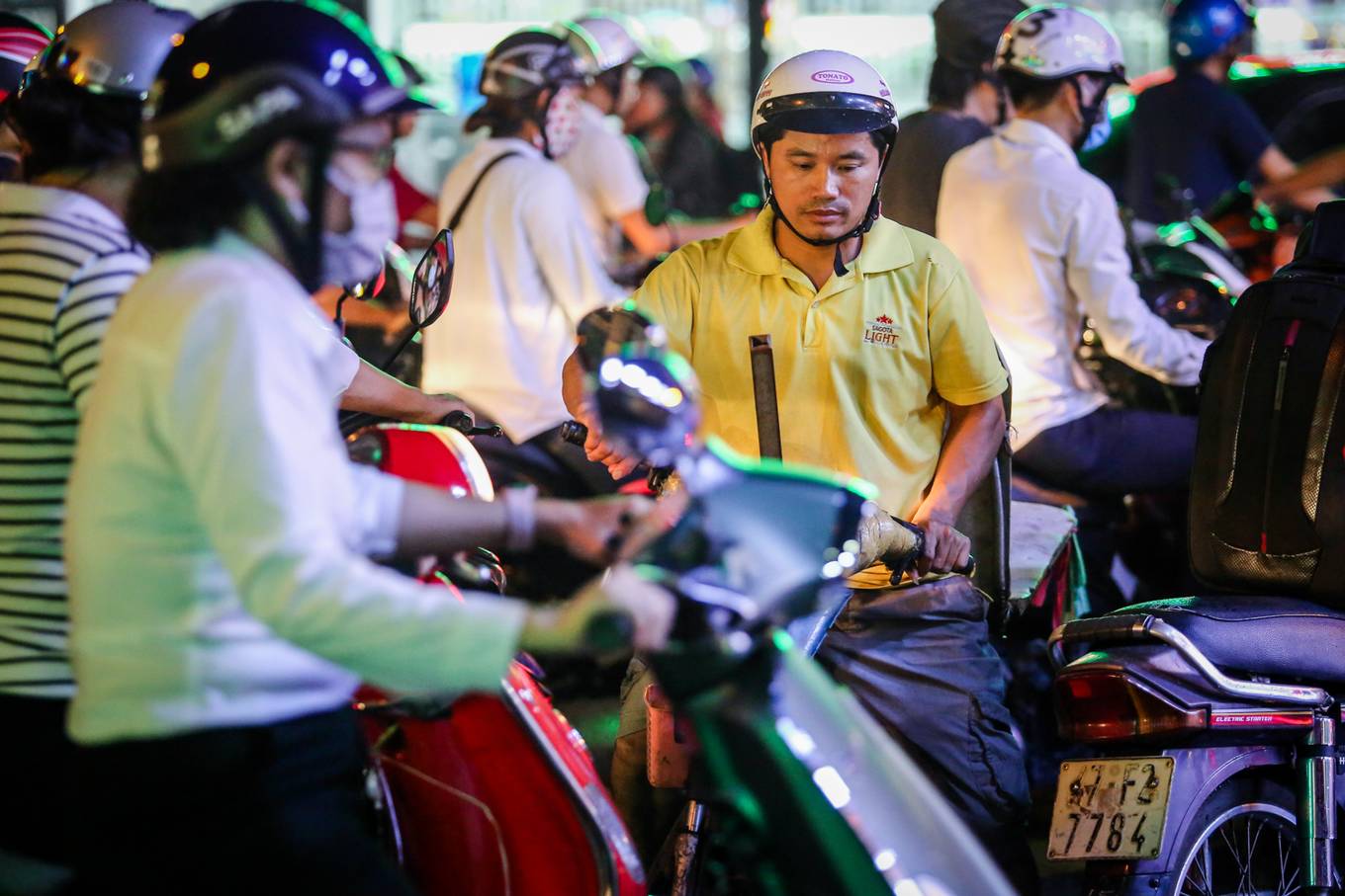 Trung tâm Sài Gòn kẹt cứng trong chiều mưa