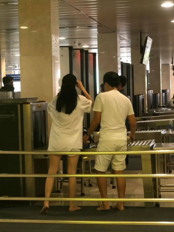 Lộ tin nhắn Nhã Phương đã dừng nhận show, nhóm bạn thân phải có thiệp mới được vào tiệc cưới