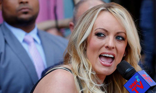 Sao khiêu dâm mô tả quan hệ với Trump trong tự truyện