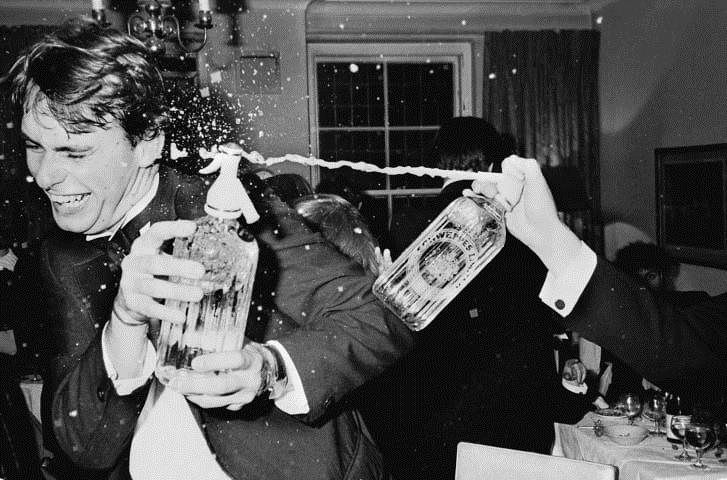 Những bữa tiệc hoang dã của giới trẻ Anh thập niên 1980