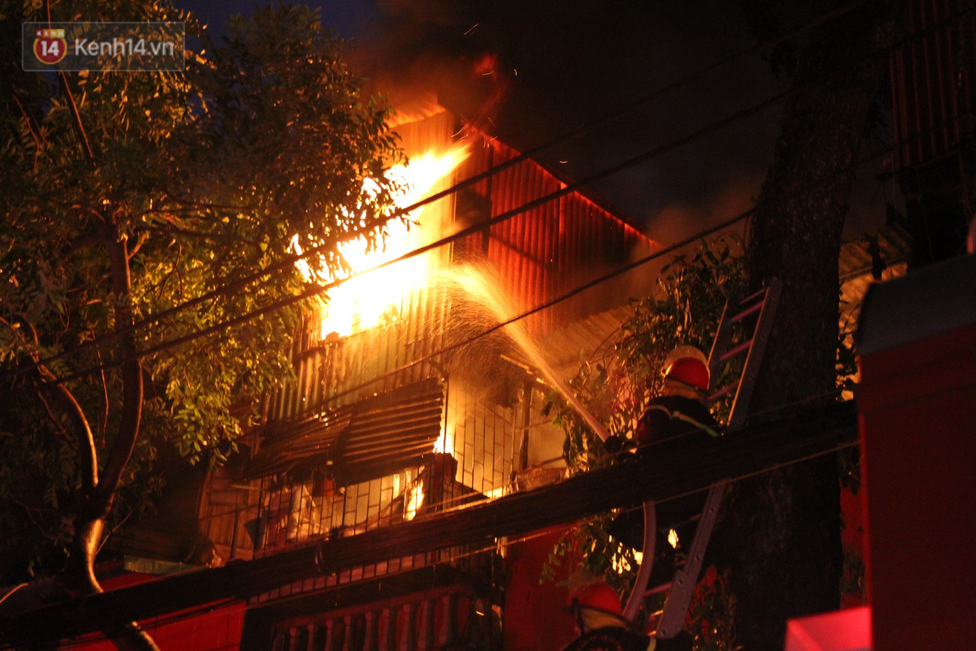 Tranh cãi quanh việc khu trọ xập xệ nhà ông Hiệp khùng có phải là nguyên nhân gây ra vụ cháy?