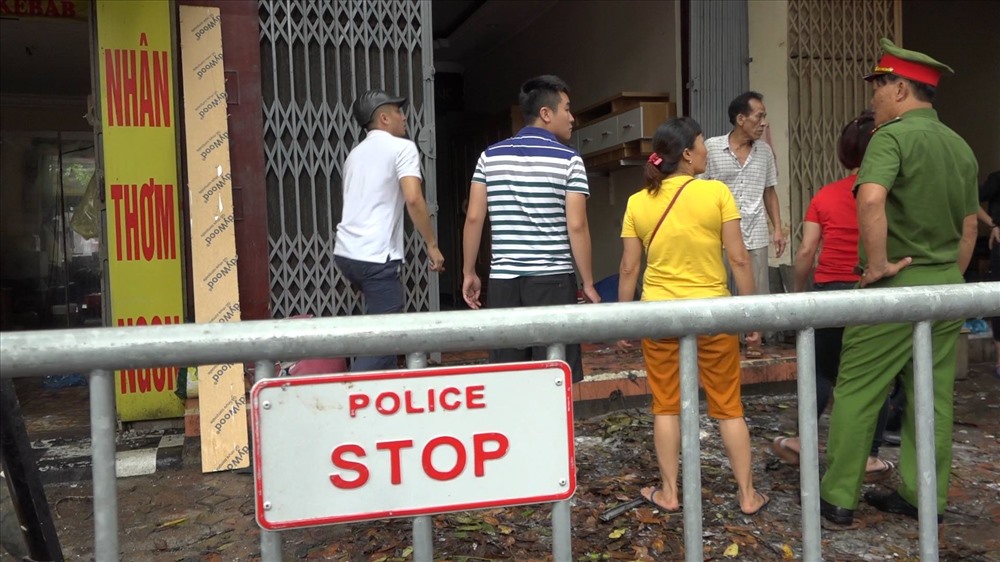 Vụ cháy gần viện Nhi Hà Nội: Người dân náo loạn di dời đồ đạc khi phát hiện đám cháy bùng phát trở lại