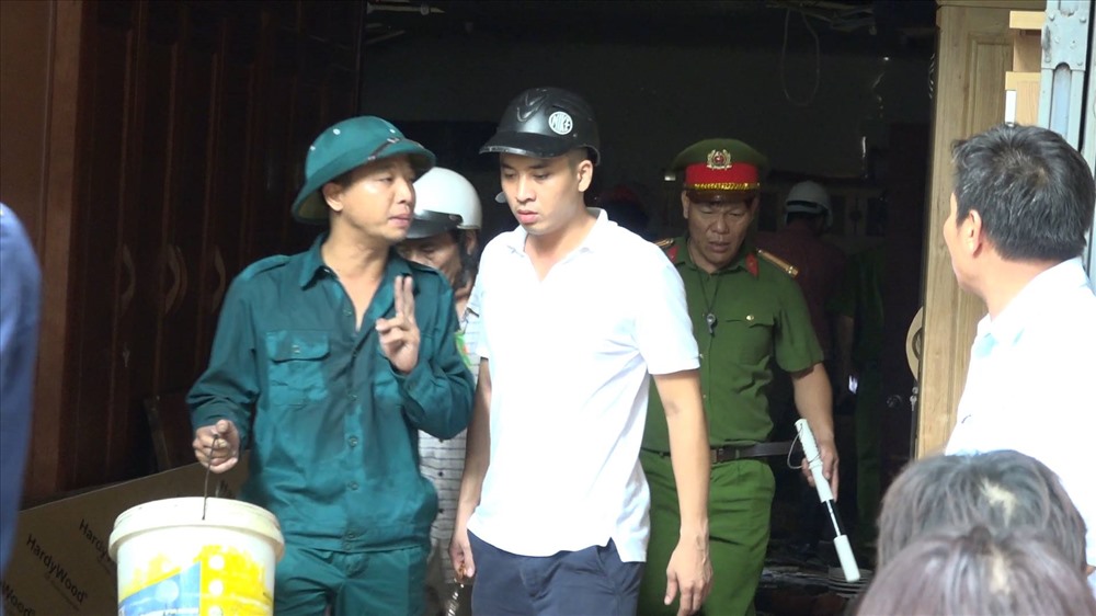 Vụ cháy gần viện Nhi Hà Nội: Người dân náo loạn di dời đồ đạc khi phát hiện đám cháy bùng phát trở lại