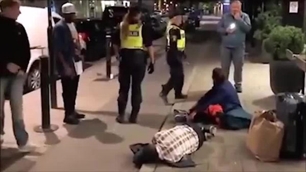 Trung Quốc chỉ trích cảnh sát Thụy Điển chở khách tới nghĩa địa Trung Quốc chỉ trích cảnh sát Thụy Điển chở khách tới nghĩa địa