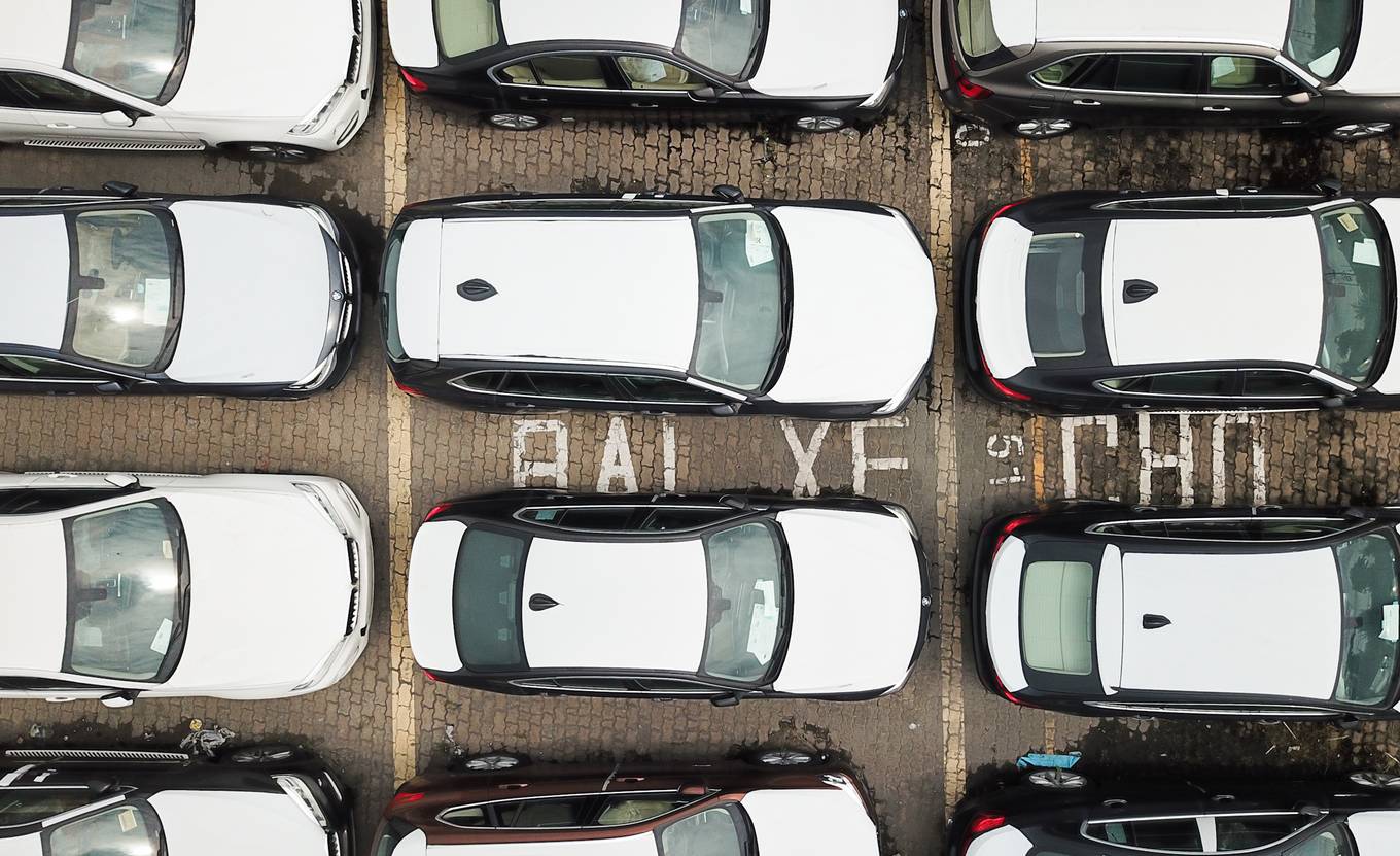 Dàn xe BMW hơn 3 triệu USD xuống cấp sau 2 năm phơi nắng Sài Gòn