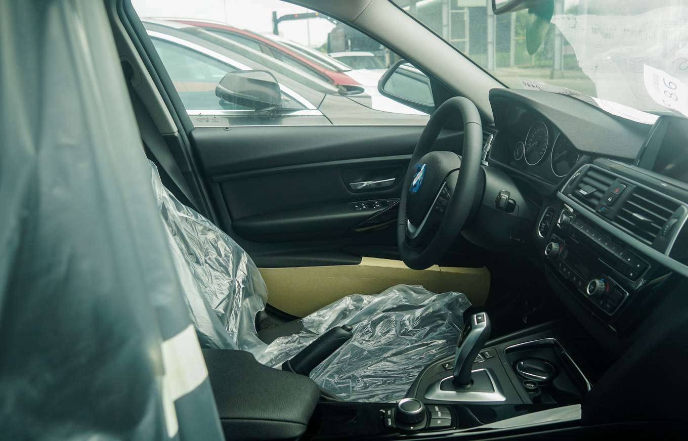 Dàn xe BMW hơn 3 triệu USD xuống cấp sau 2 năm phơi nắng Sài Gòn