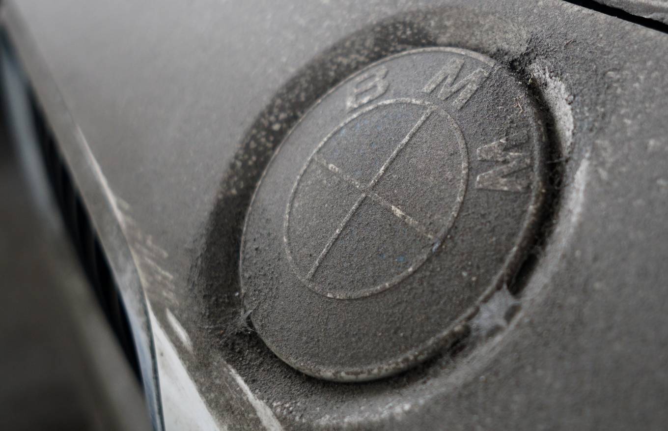 Dàn xe BMW hơn 3 triệu USD xuống cấp sau 2 năm phơi nắng Sài Gòn