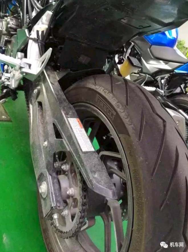 Suzuki Gixxer 300 lộ ảnh không ngụy trang, đối cứng của KTM 390 Duke