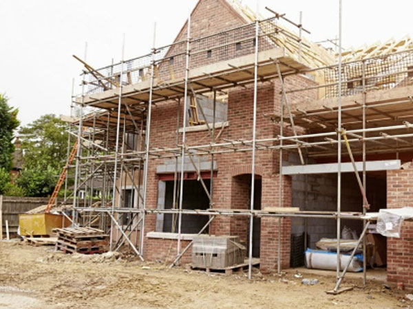 Vợ chồng tôi mắc kẹt vì dồn tiền xây nhà với bố mẹ nhưng không thể ở chung