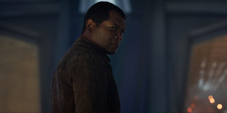 Captain Marvel tung trailer đầu tiên phô diễn sức mạnh khi...đấm cả người già