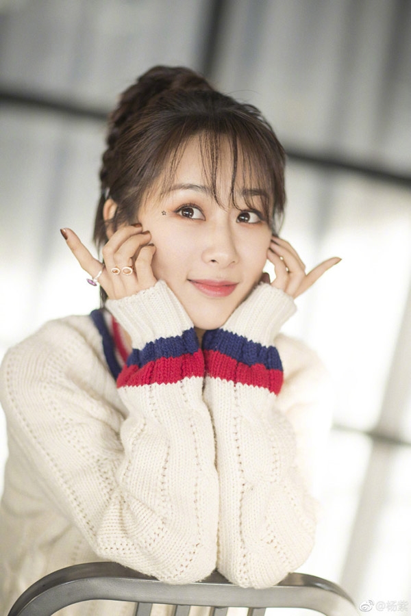 Hoàn Châu Cách Cách bản mới: Phó Hằng Hứa Khải vai Ngũ Aca, Địch Lệ Nhiệt Ba đóng Hàm Hương?