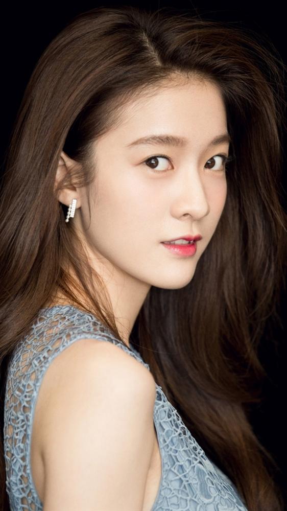 Hoàn Châu Cách Cách bản mới: Phó Hằng Hứa Khải vai Ngũ Aca, Địch Lệ Nhiệt Ba đóng Hàm Hương?