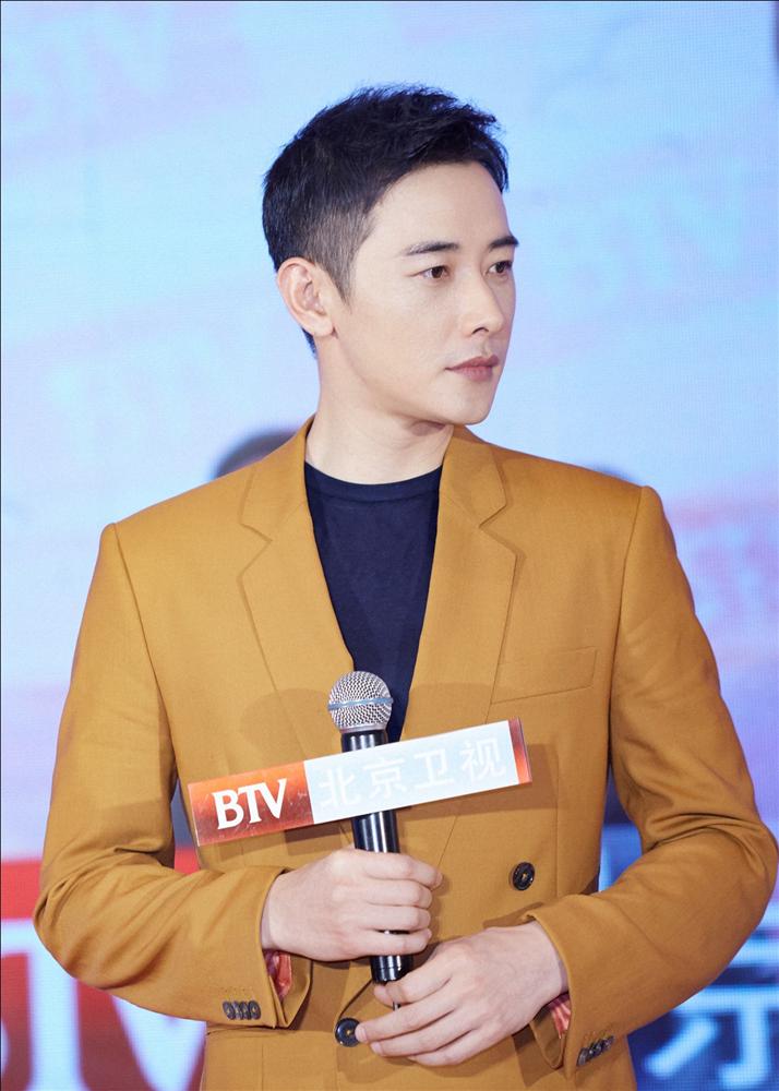 Hoàn Châu Cách Cách bản mới: Phó Hằng Hứa Khải vai Ngũ Aca, Địch Lệ Nhiệt Ba đóng Hàm Hương?