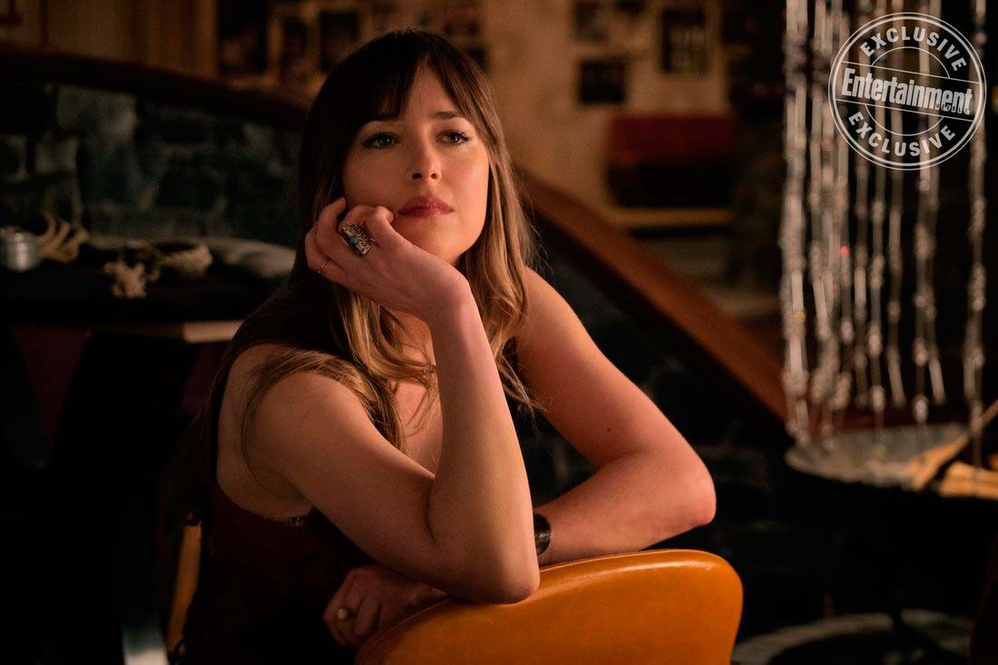 Mỹ nhân 50 Sắc Thái thừa nhận mất tập trung trước body đẹp như tượng tạc của Chris Hemsworth Mỹ nhân 50 Sắc Thái thừa nhận mất tập trung trước body đẹp như tượng tạc của Chris Hemsworth