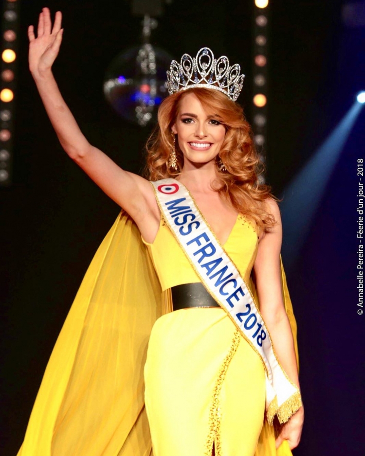 Trần Tiểu Vy được báo Trung khen ngợi, netizen đoán lọt Top 5 Miss World nhưng fan lại lo vì loạt đối thủ quá khủng