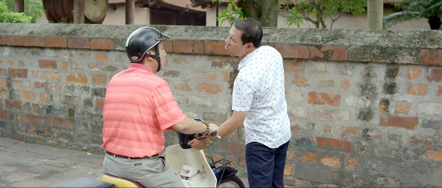 Phim Yêu thì ghét thôi tập 7: Kim bắt tại trận chồng đang được tình cũ dìu về phòng riêng Phim Yêu thì ghét thôi tập 7: Kim bắt tại trận chồng đang được tình cũ dìu về phòng riêng