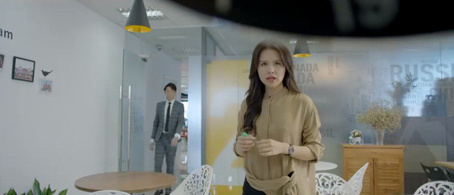 Phim Yêu thì ghét thôi tập 7: Kim bắt tại trận chồng đang được tình cũ dìu về phòng riêng Phim Yêu thì ghét thôi tập 7: Kim bắt tại trận chồng đang được tình cũ dìu về phòng riêng