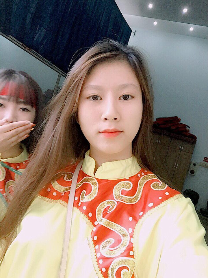 Hội gái xinh biến KTX quốc phòng thành studio sống ảo không thể chất hơn