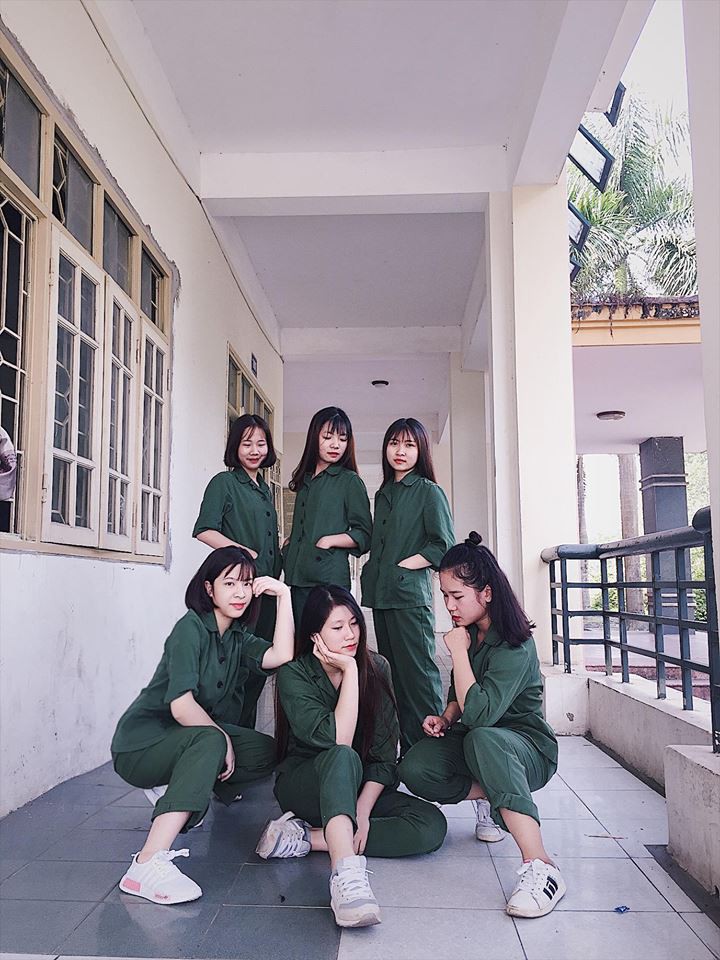 Hội gái xinh biến KTX quốc phòng thành studio sống ảo không thể chất hơn