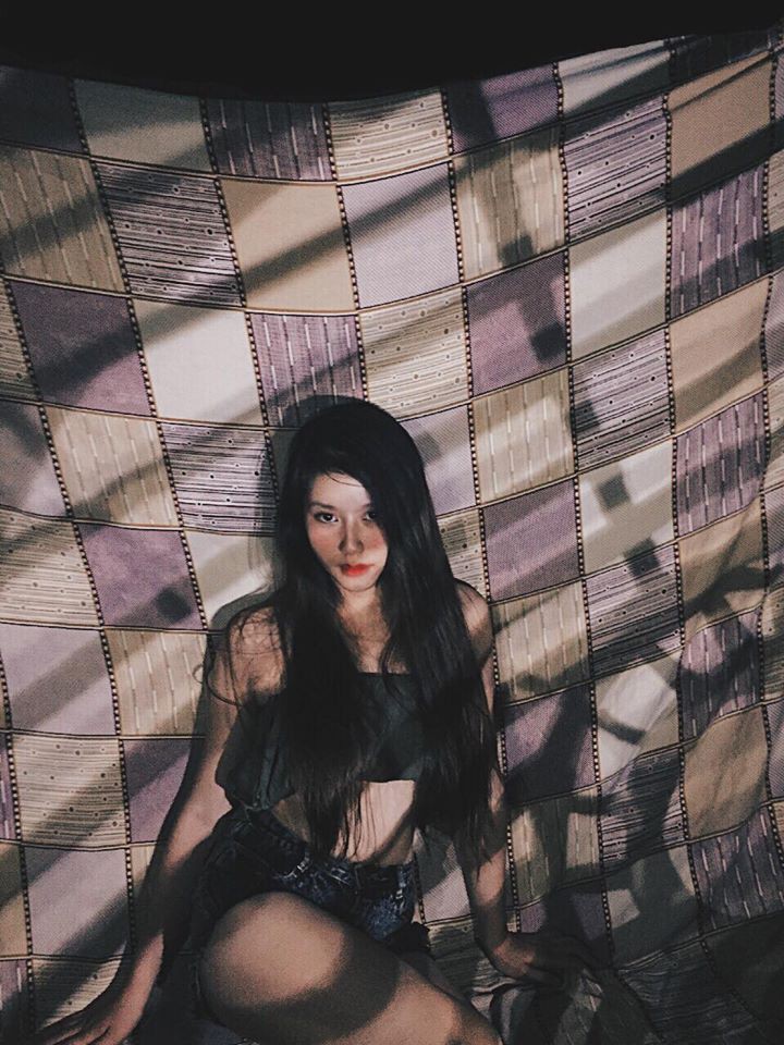 Hội gái xinh biến KTX quốc phòng thành studio sống ảo không thể chất hơn