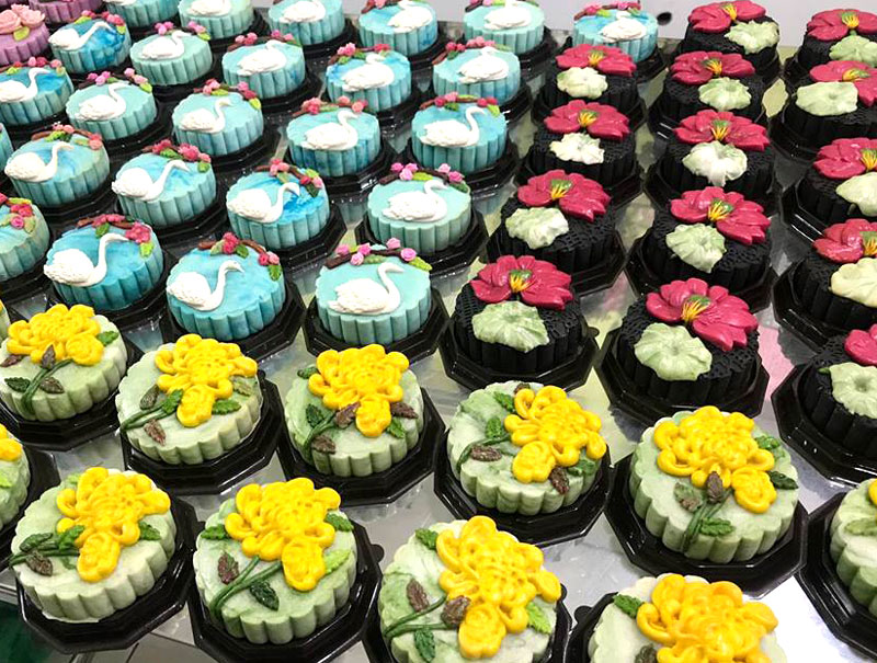 Làm bánh trung thu chẳng giống ai, bán hết vèo hơn vạn chiếc