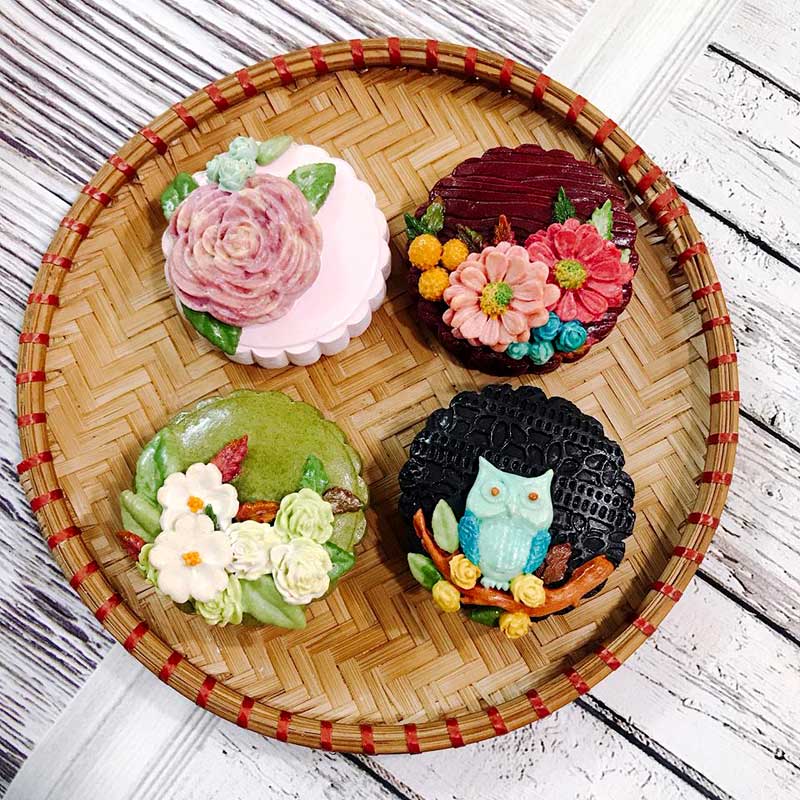 Làm bánh trung thu chẳng giống ai, bán hết vèo hơn vạn chiếc