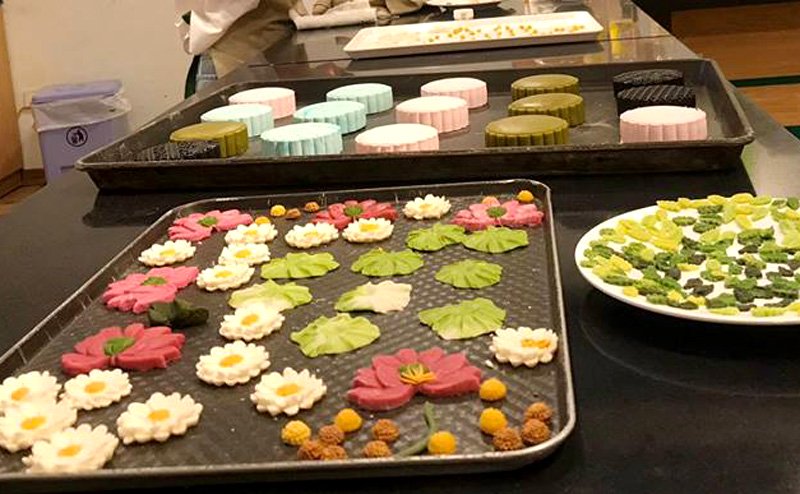 Làm bánh trung thu chẳng giống ai, bán hết vèo hơn vạn chiếc