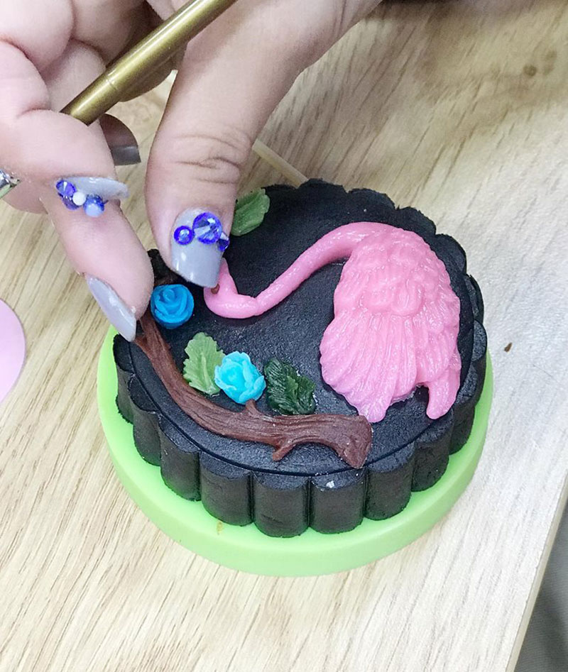 Làm bánh trung thu chẳng giống ai, bán hết vèo hơn vạn chiếc