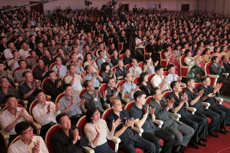 Những khoảnh khắc sau ngày gặp đầu giữa ông Moon và Kim Jong Un