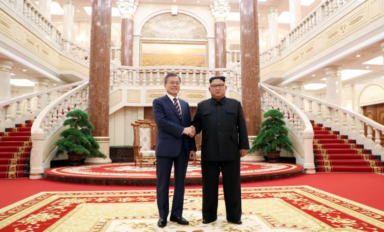 Những khoảnh khắc sau ngày gặp đầu giữa ông Moon và Kim Jong Un