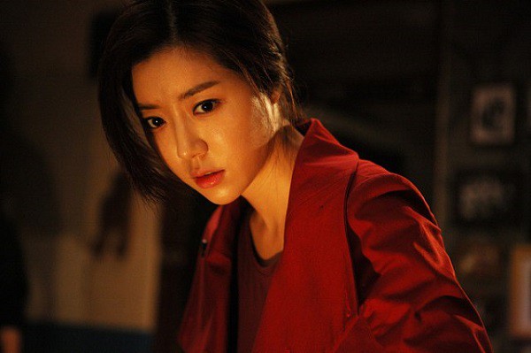 Biết chồng và bồ vui vẻ trên chiếc ô tô của gia đình, vợ đã táo bạo làm điều này khiến chồng sợ xanh mặt