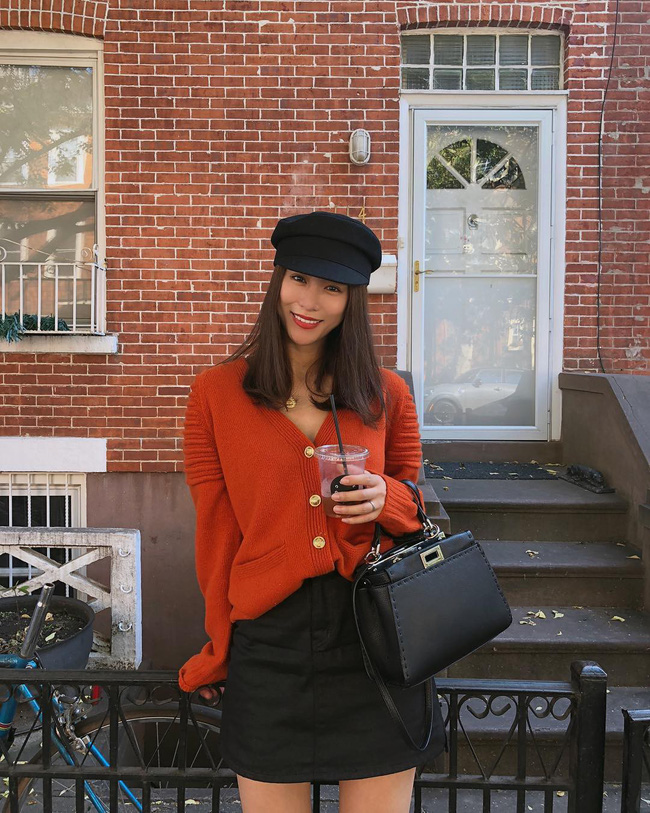 Chưa lạnh hẳn nhưng áo len và cardigan đã rục rịch phủ kín street style Châu Á tuần này