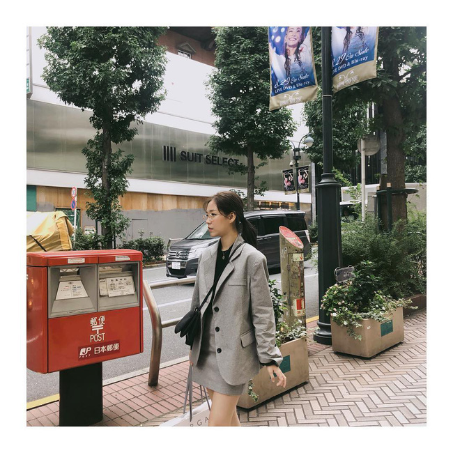 Chưa lạnh hẳn nhưng áo len và cardigan đã rục rịch phủ kín street style Châu Á tuần này