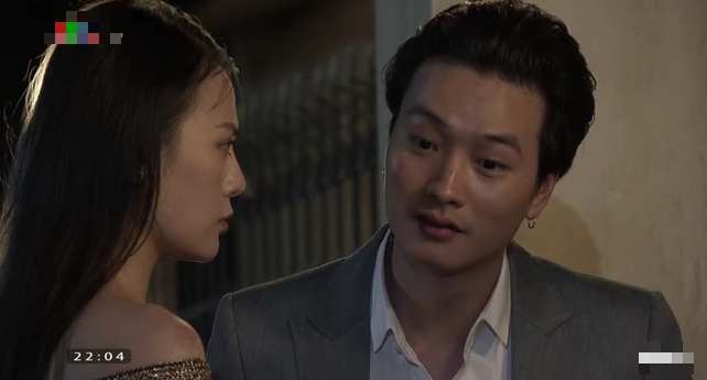 Phim Quỳnh Búp Bê tập 12: Thái tử Phong ngông cuồng chấp nhận bị đánh không ra hình người để bảo vệ Quỳnh