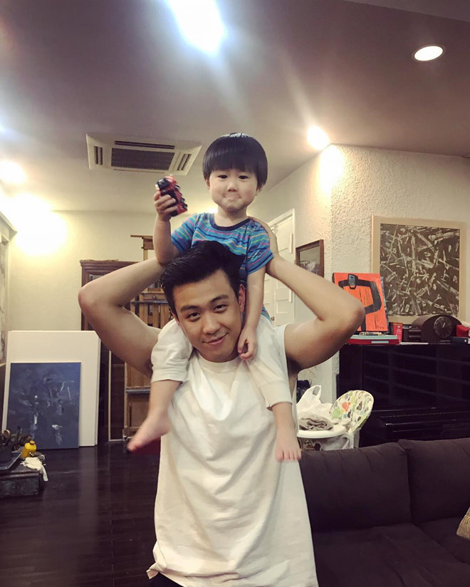 Khoe hình lúc nhỏ, HuyMe khiến fan thích thú vì giống hệt bé Xoài