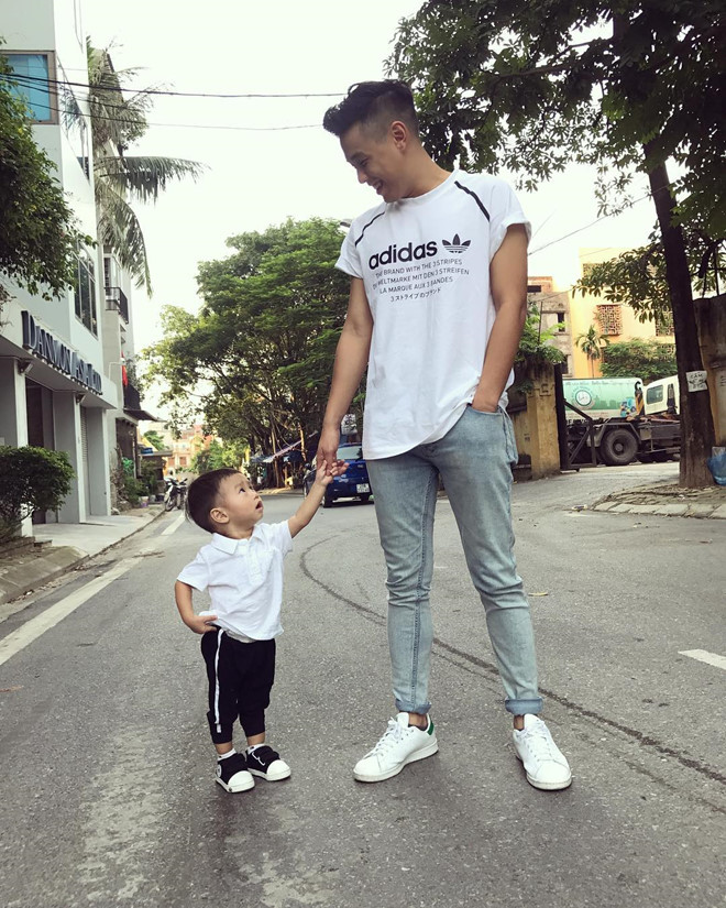 Khoe hình lúc nhỏ, HuyMe khiến fan thích thú vì giống hệt bé Xoài