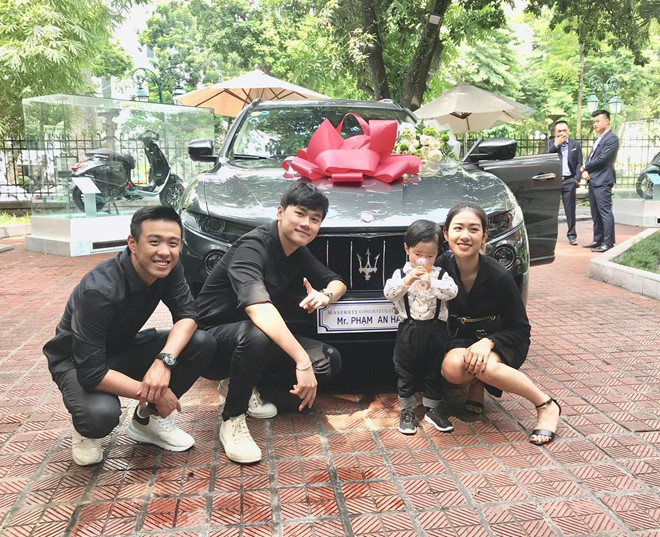 Khoe hình lúc nhỏ, HuyMe khiến fan thích thú vì giống hệt bé Xoài