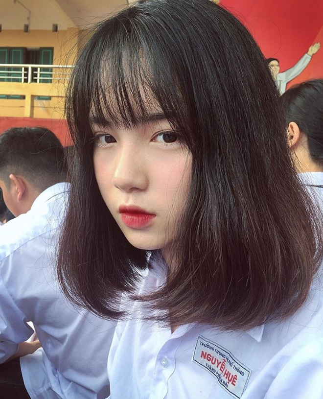 Bức ảnh 3 nữ sinh trường THPT Nguyễn Huệ (Yên Bái) hot trên Instagram vì ai cũng quá xinh