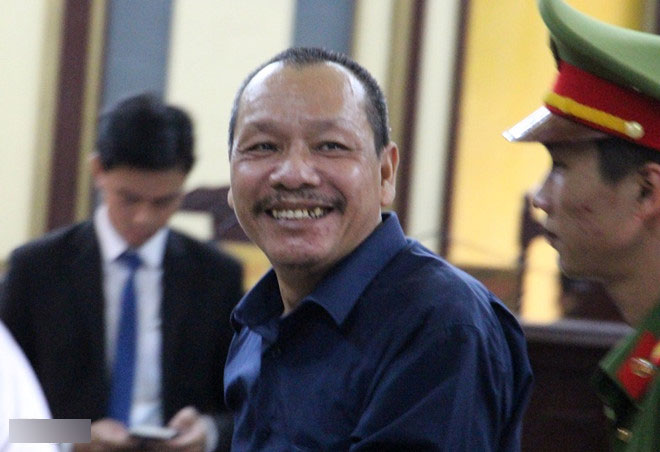 Bị cáo làm thất thoát hơn 56 tỷ cười tươi ở toà