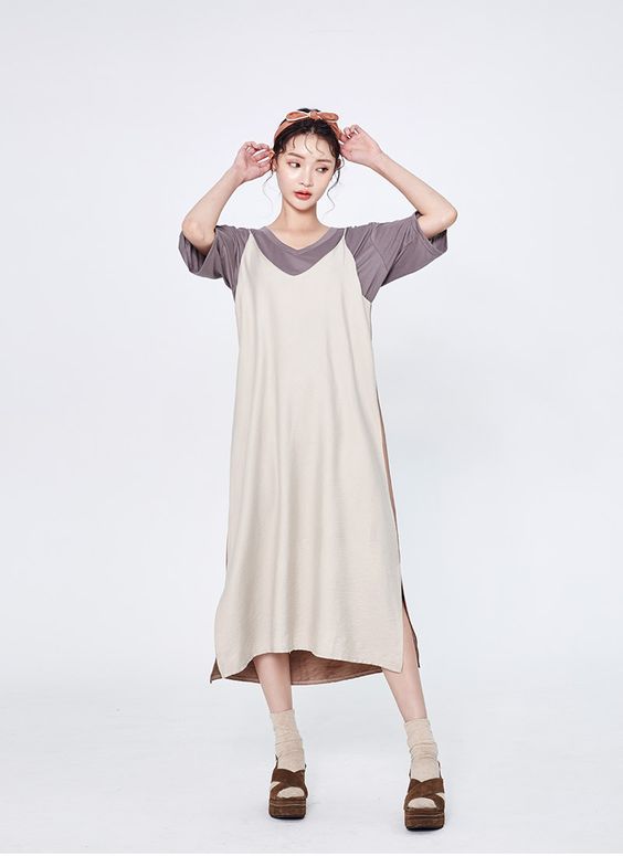 Tận dụng váy hai dây để phối đồ mùa thu