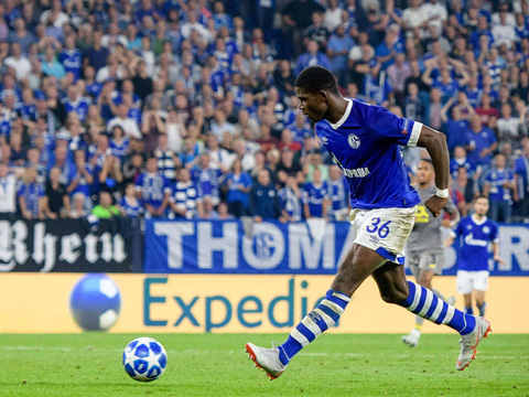 Schalke 04 1-1 Porto: Không VAR chủ nhà mất điểm