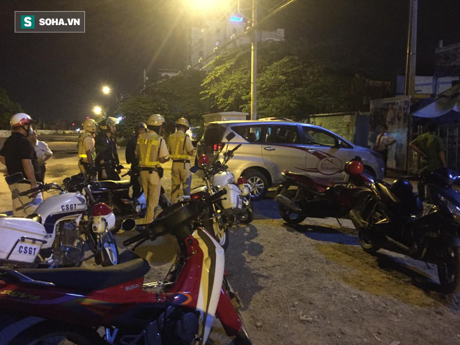 Tài xế ô tô tông xe CSGT rồi leo lên công ty địa ốc nhảy lầu ở Sài Gòn