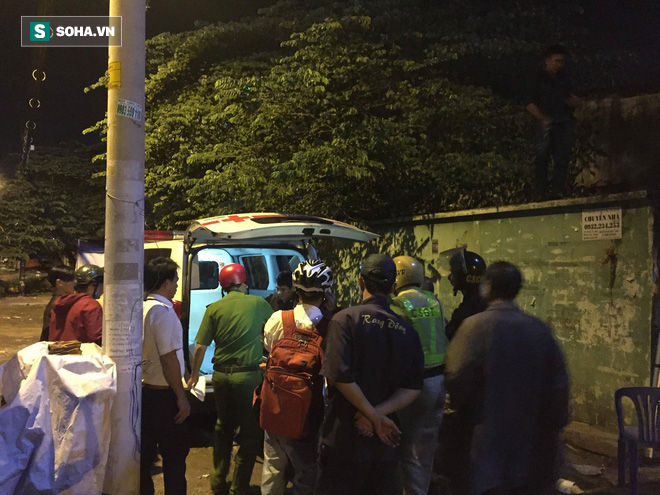 Tài xế ô tô tông xe CSGT rồi leo lên công ty địa ốc nhảy lầu ở Sài Gòn