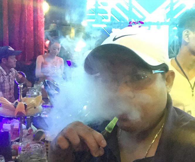 Thuốc lào Ả rập: Ác mộng đi mây về gió