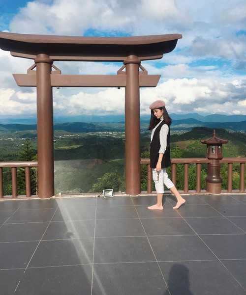 Không chỉ xinh đẹp, học giỏi, Á hậu 2 Thúy An hóa ra còn là một phượt thủ thứ thiệt