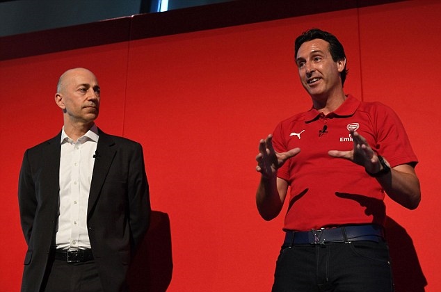 CEO của Arsenal từ chức, gia nhập AC Milan