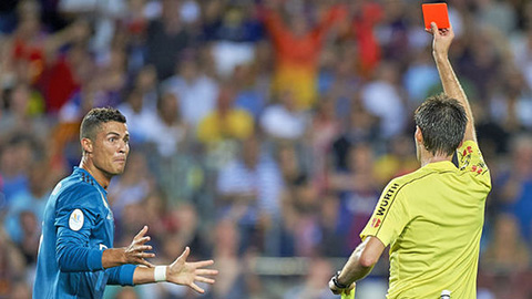Nhìn lại 11 lần bị truất quyền thi đấu của Ronaldo